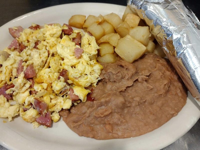Benny's Tacos food